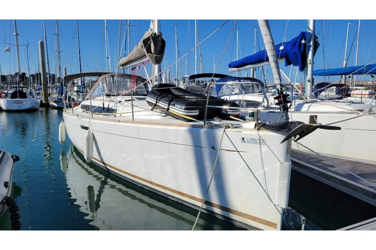 Exterior view of Corail, a Jeanneau Sun Odyssey 379 sailboat at Saint-Cast-le-Guildo, France