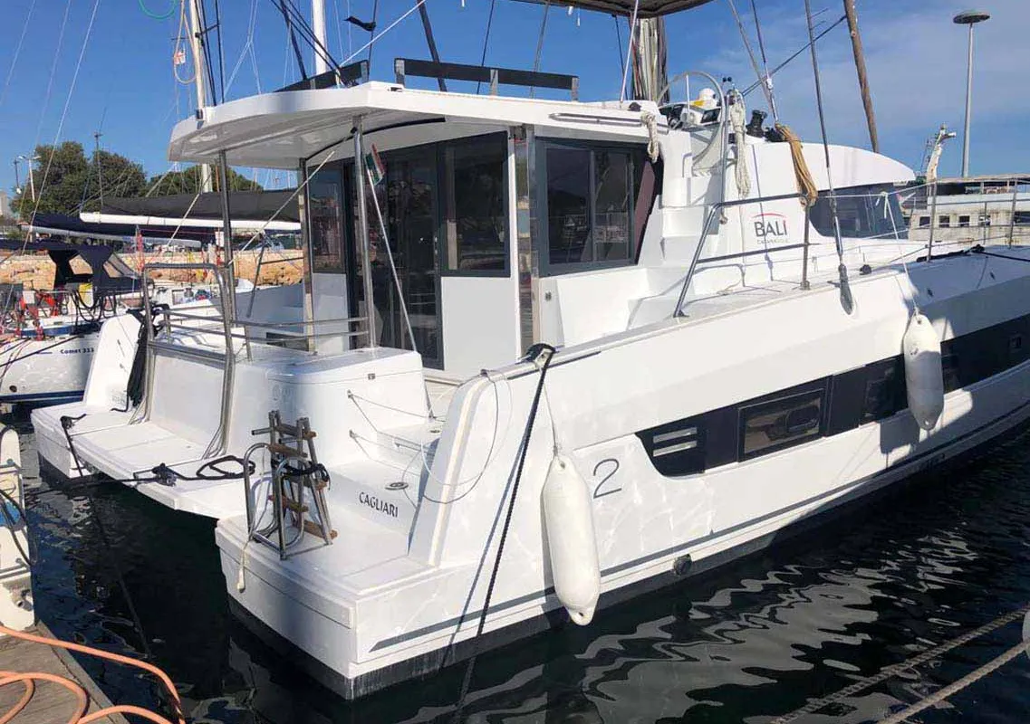 Exterior view of Arveskida II, a Bali 4.2 catamaran at Figari/Golfo Aranci, Italy