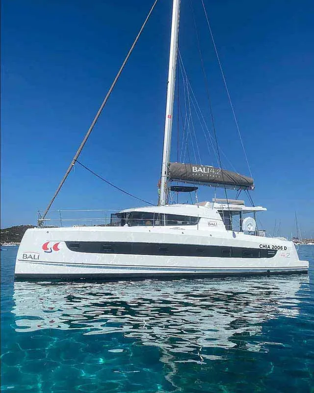 Exterior view of Arveskida II, a Bali 4.2 catamaran at Figari/Golfo Aranci, Italy