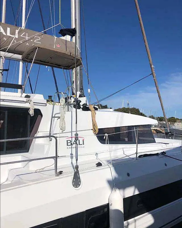 Exterior view of Arveskida II, a Bali 4.2 catamaran at Figari/Golfo Aranci, Italy