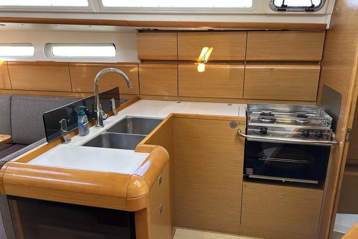 Cabin on Veterano, a Jeanneau Sun Odyssey 409 sailboat at Barth, Germany