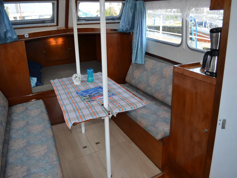 Salon of Perla, a De Drait Doerak 850 AK motorboat at Drachten, Netherlands