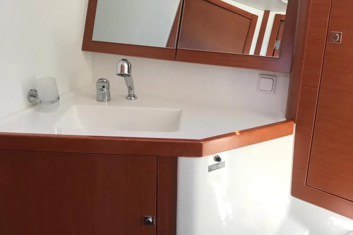 Head on Alboran Gin Tonic, a Beneteau Oceanis 45 sailboat at es Jonquet, Spain
