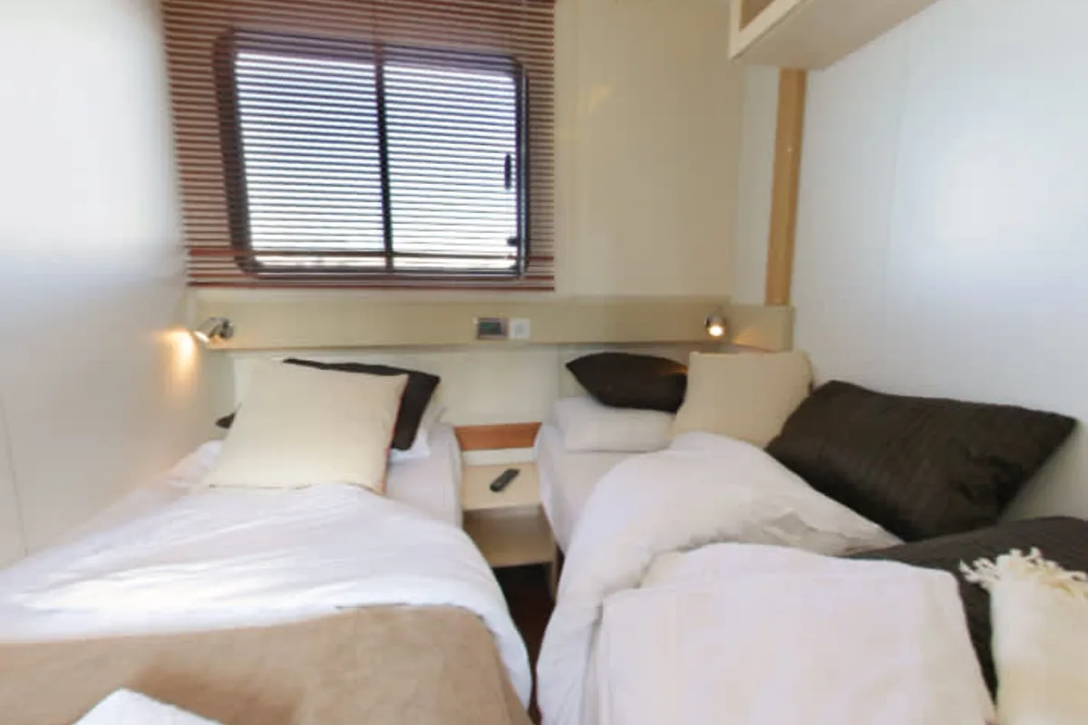 Cabin on Vision4 - Comfort Plus 29, a Cygnet Vision 4 motorboat at Portiragnes, France