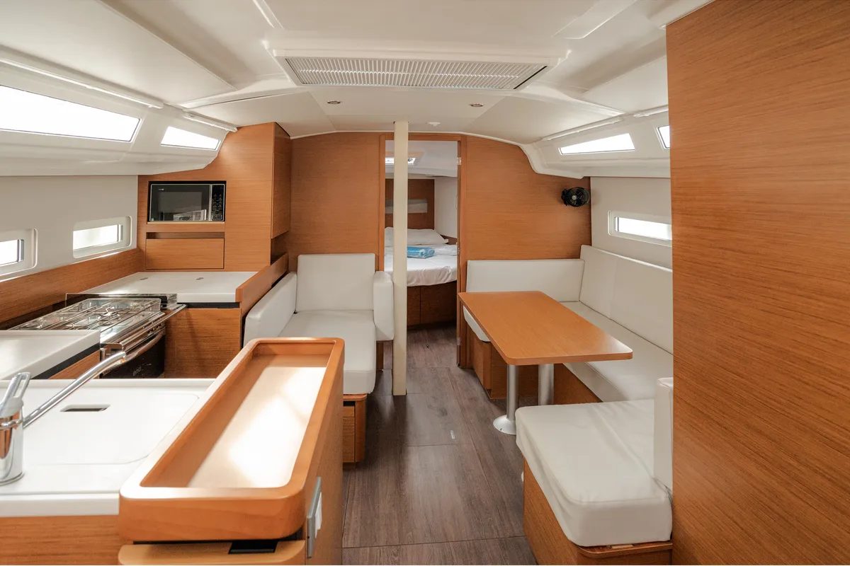 Salon of Pheia - Comfort line, a Jeanneau Sun Odyssey 410 sailboat at Rosignano Solvay, Italy
