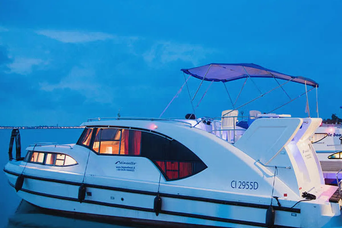 Exterior view of Minuetto - Comfort 4, a Cygnet Minuetto 6+ motorboat at Casier, Italy