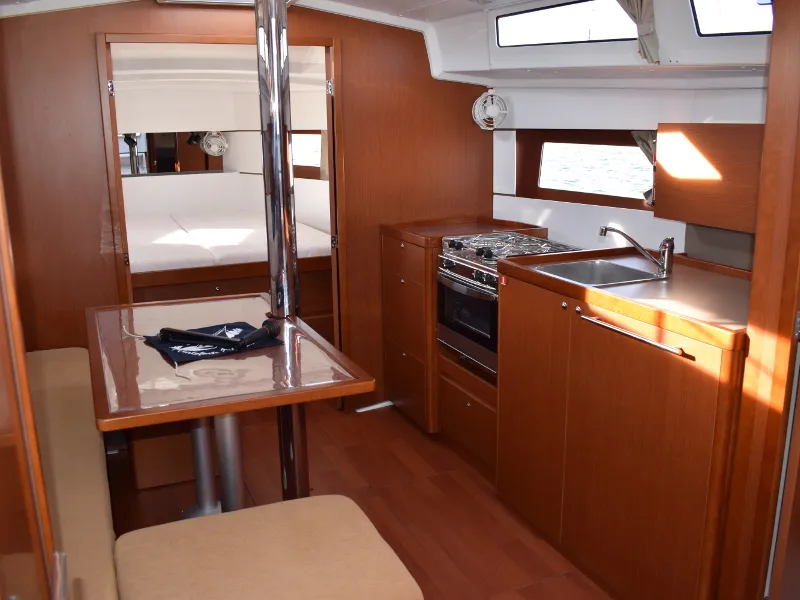 Salon of Ánemos, a Beneteau Oceanis 38 sailboat at U Pàize/Carloforte, Italy