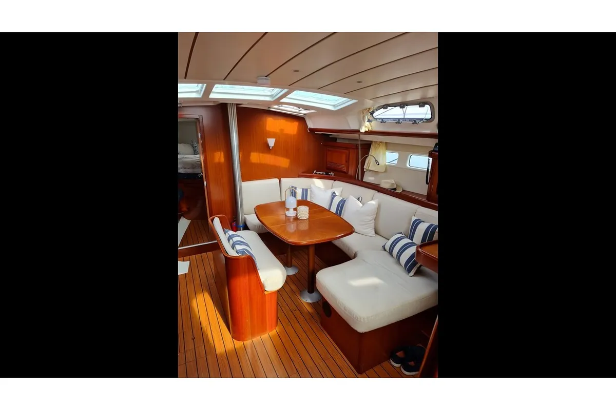 Salon of Premium, a Beneteau Oceanis 423 sailboat at Harstad, Norway