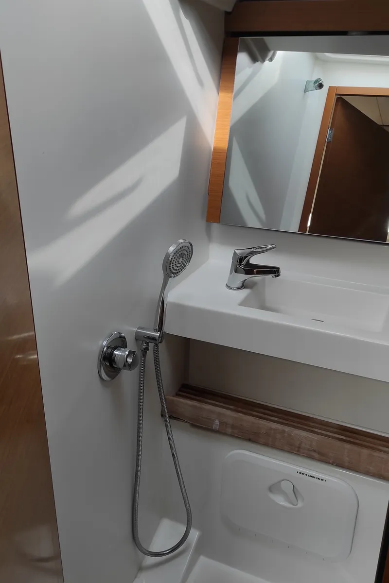 Head on Jeanneau Sun Odyssey 440, a sailboat at Elephant Butte Estates, United States