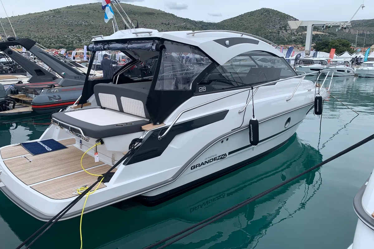 Exterior view of J&LO, a Grandezza 280C motorboat at Grad Trogir, Croatia