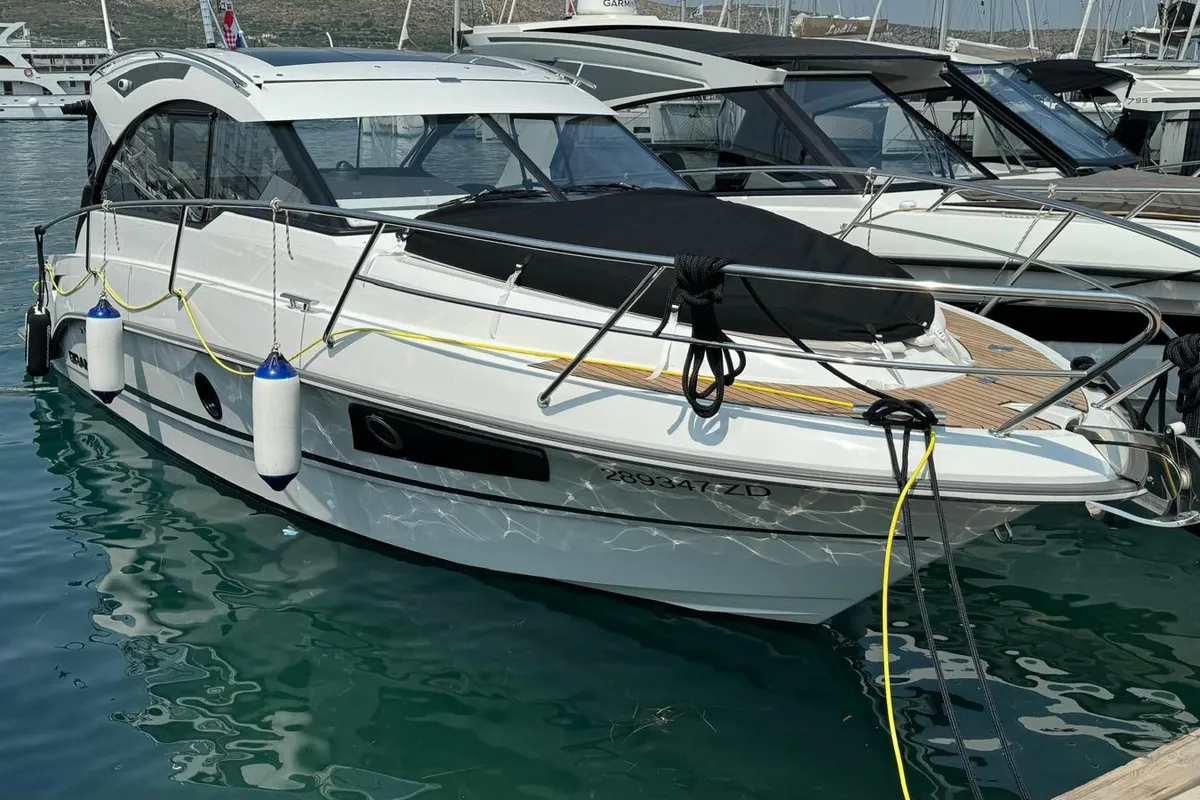 Exterior view of J&LO, a Grandezza 280C motorboat at Grad Trogir, Croatia