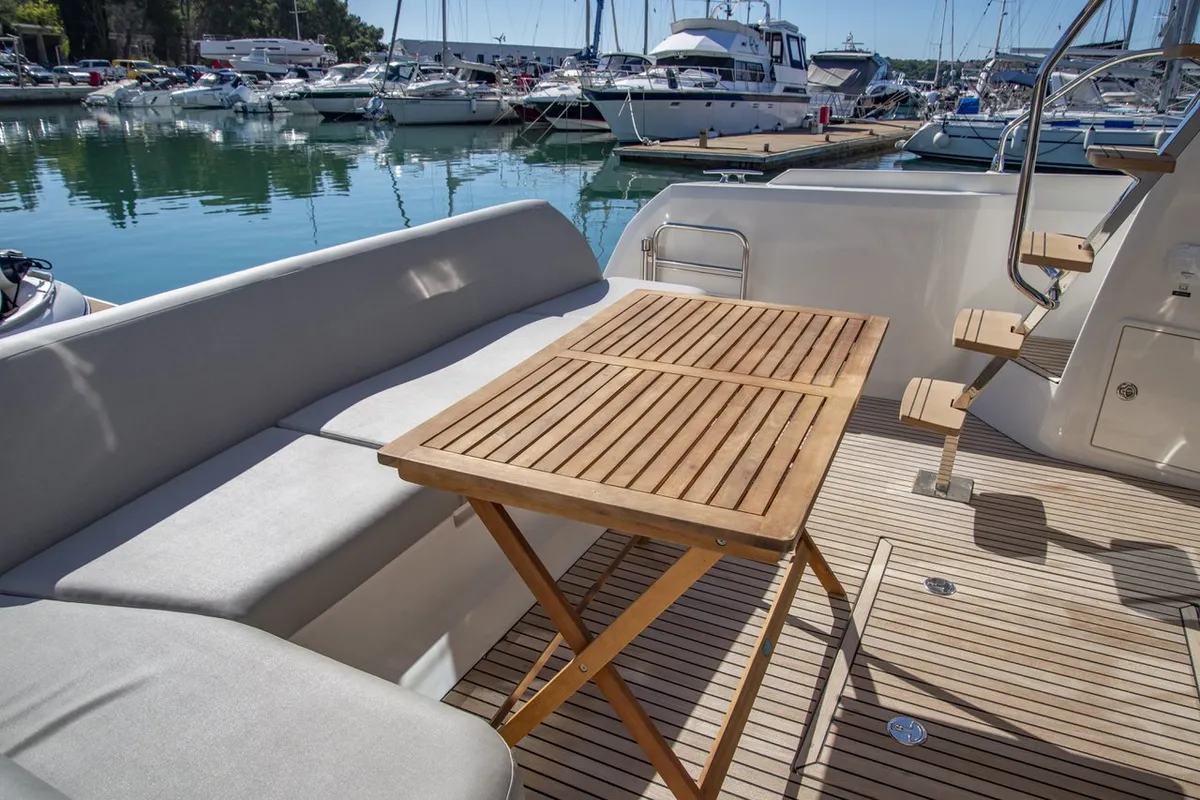 NN, a Jeanneau Prestige 420 Fly motor yacht at Grad Pula, Croatia