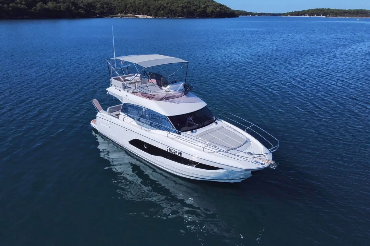Exterior view of NN, a Jeanneau Prestige 420 Fly motor yacht at Grad Pula, Croatia