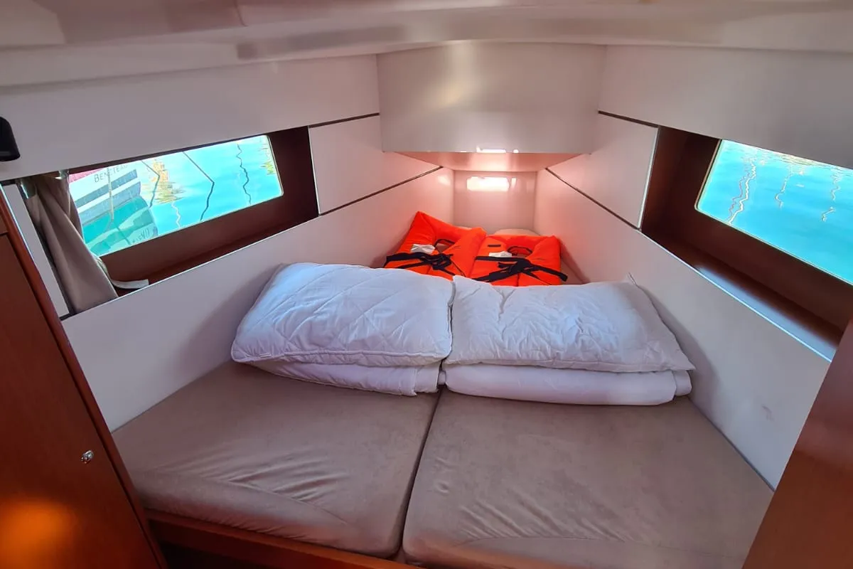 Cabin on LAMPUGA, a Beneteau Oceanis 35.1 sailboat at Split, Croatia