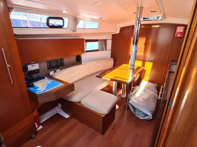 Salon of LAMPUGA, a Beneteau Oceanis 35.1 sailboat at Split, Croatia