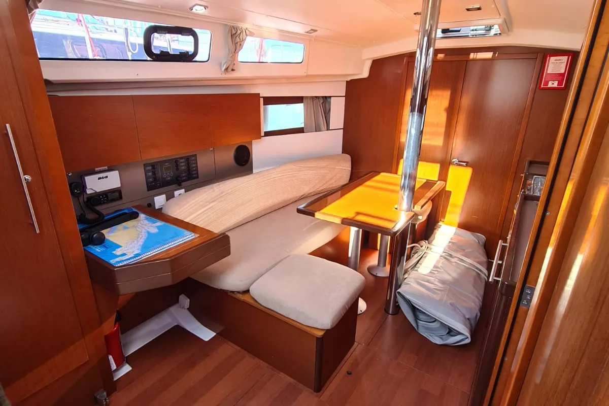 Salon of LAMPUGA, a Beneteau Oceanis 35.1 sailboat at Split, Croatia