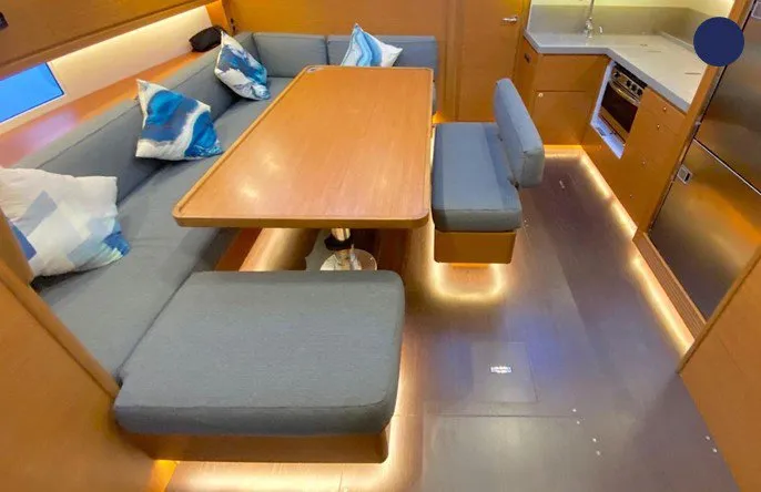 Salon of Kaito, a Dufour 470 sailboat at Dénia, Spain