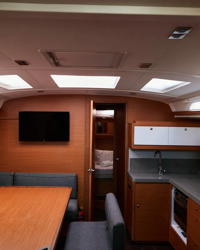 Salon of Kaito, a Dufour 470 sailboat at Dénia, Spain