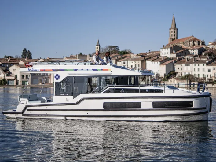 Exterior view of Liberty - Luxury 9, a Cygnet Liberty motorboat at Saint-Gilles, France