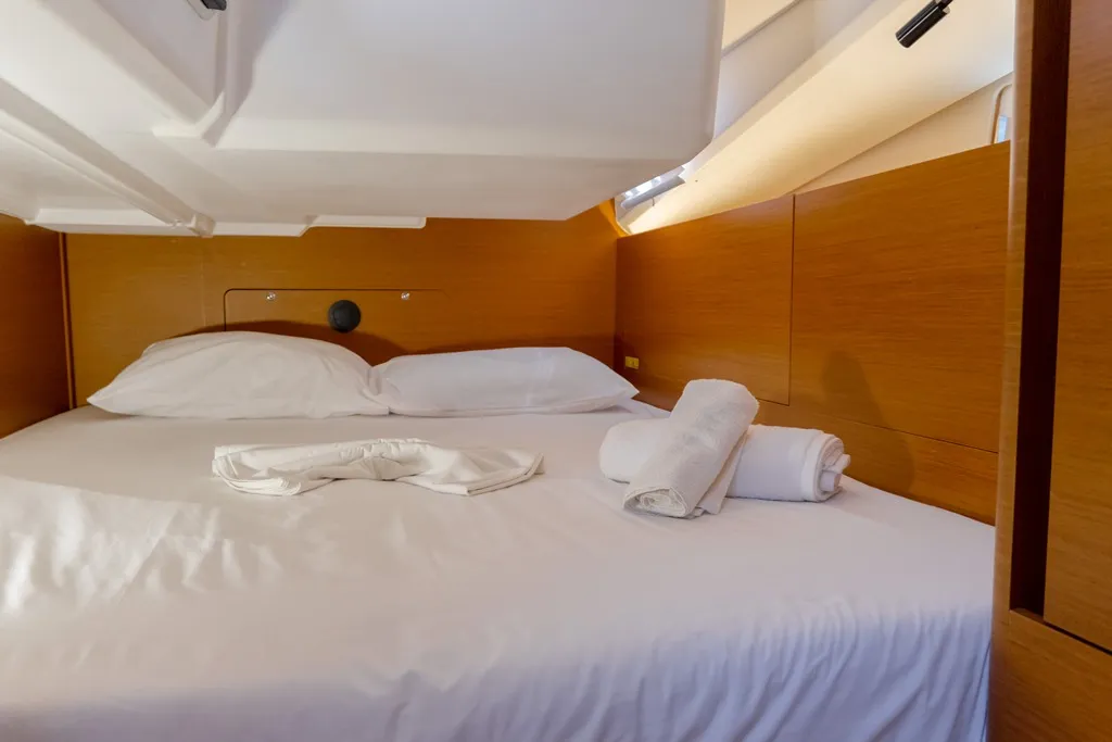 Cabin on Nimertis, a Jeanneau Sun Odyssey 440 sailboat at Athens, Greece