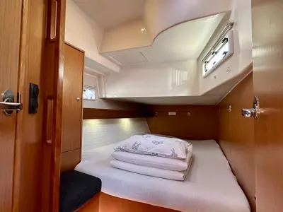 Cabin on Gustac, a Bavaria Cruiser 45 sailboat at Općina Pakoštane, Croatia