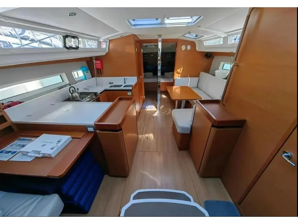 Salon of AF-SO440N, a Jeanneau Sun Odyssey 440 sailboat at Athens, Greece