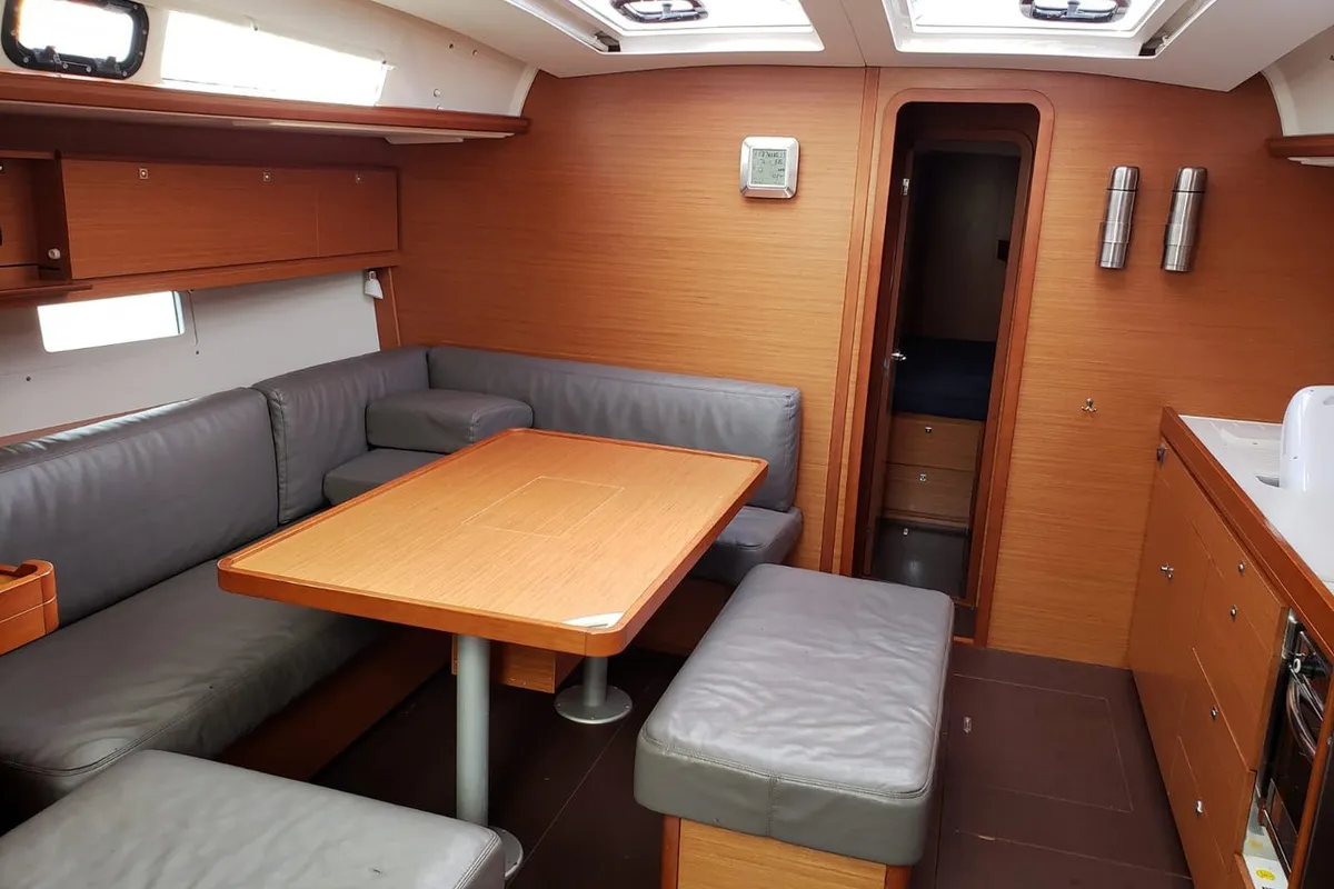 Salon of Catch The Wind, a Dufour 460 GL sailboat at Figari/Golfo Aranci, Italy