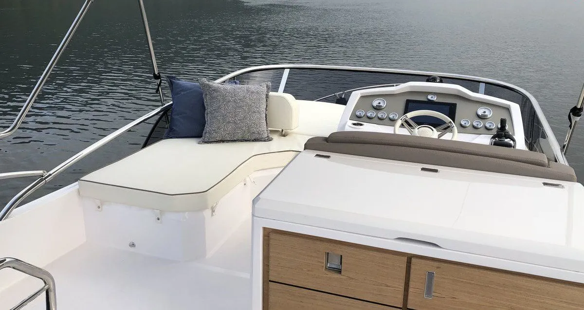 YES, a Sessa Fly 42 motorboat at Grad Šibenik, Croatia