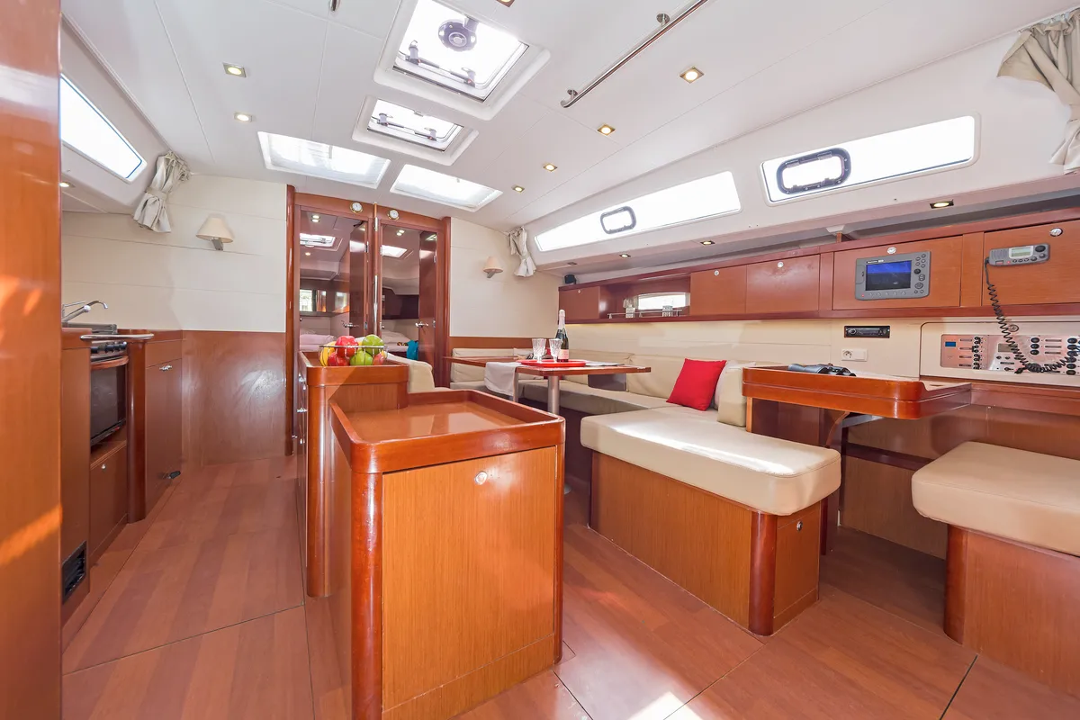 Salon of Sūeno, a Beneteau Oceanis 50 sailboat at Athens, Greece