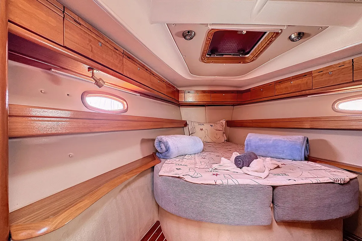 Cabin on Okeanis, a Bavaria 42 sailboat at Athens, Greece