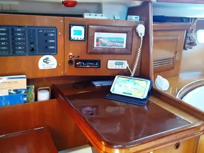 Salon of Škuribanda, a Beneteau Oceanis 393 sailboat at Split, Croatia
