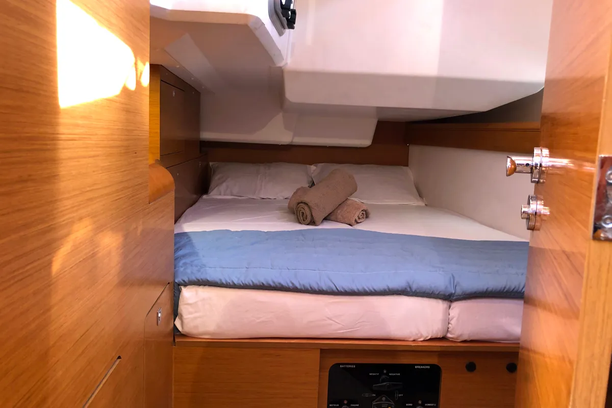 Cabin on Luna Rossa, a Jeanneau Sun Odyssey 479 sailboat at Athens, Greece