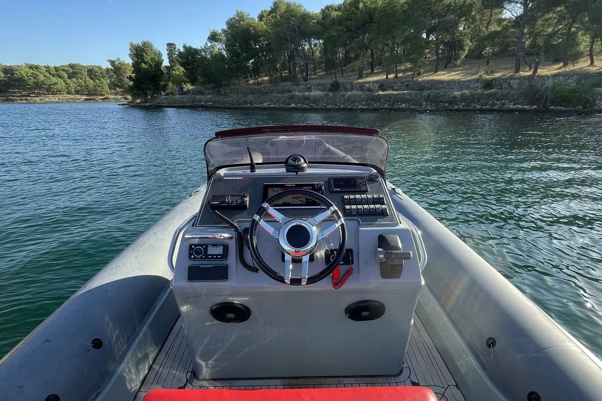 Cockpit of Adrenalina, a Lomac 750 motorboat at Šibenik, Croatia