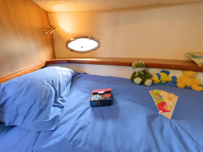 Cabin on Countess - Budget 4, a Cygnet Countess motorboat at Trèbes, France