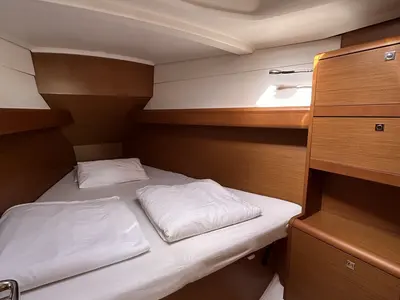 Cabin on Alboran XXXIV Nini, a Jeanneau Sun Odyssey 389 sailboat at Pakoštane, Croatia