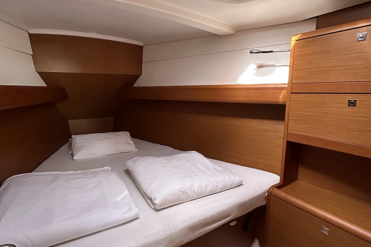 Cabin on Alboran XXXIV Nini, a Jeanneau Sun Odyssey 389 sailboat at Pakoštane, Croatia