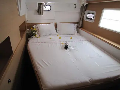 Cabin on Mare Quiero, a Lagoon 400 S2 catamaran at Bodrum, Turkey