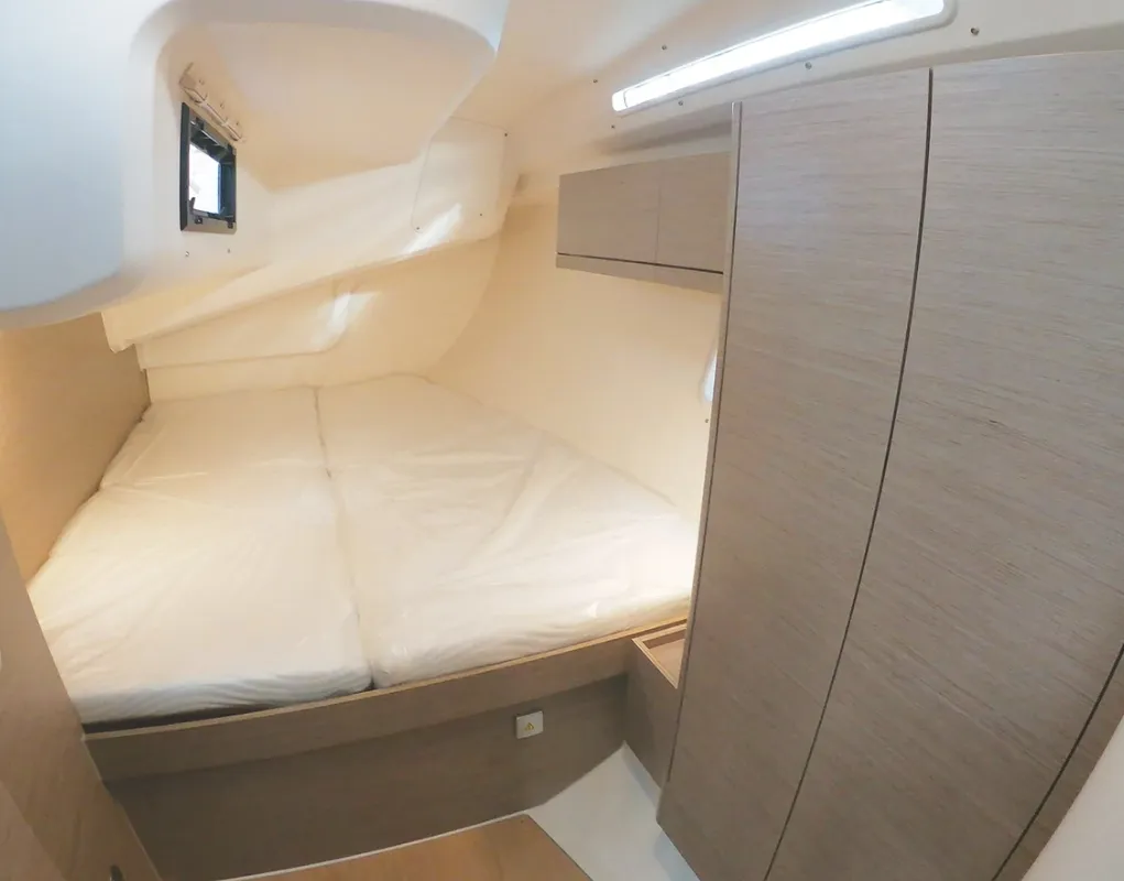 Cabin on Jam, a Hanse 418 sailboat at Hyères, France