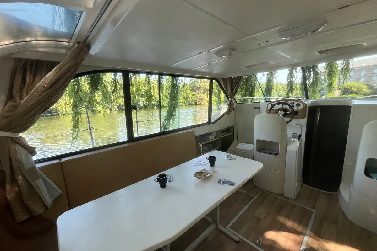 Salon of Concerto 2, a Nicols Confort 1100 motorboat at Sablé-sur-Sarthe, France