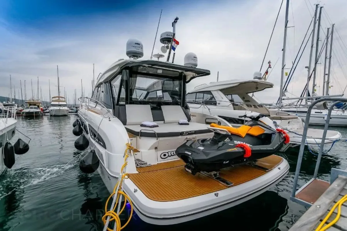 Oreo, a Bavaria S45 Coupe motor yacht at Punat, Croatia