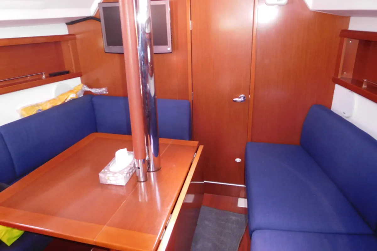 Salon of Alibi, a Beneteau Oceanis 31 sailboat at Poole, United Kingdom