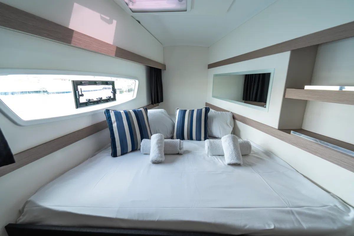 Cabin on Carpe Vitam, a Fountaine Pajot Isla 40 catamaran at Lavrion, Greece