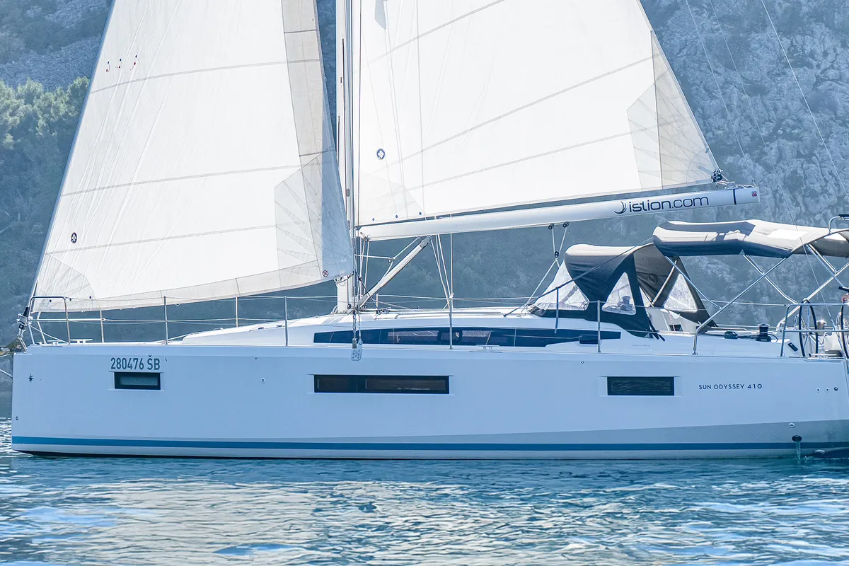 Cabin on First Date, a Jeanneau Sun Odyssey 410 sailboat at Skradin, Croatia