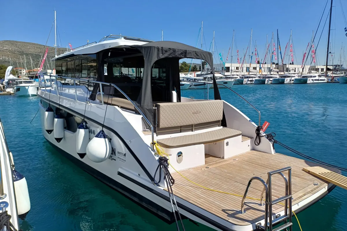 Exterior view of Šolta, a Nikhen Aquasun 34 Sedan LP motor yacht at Seget Donji, Croatia