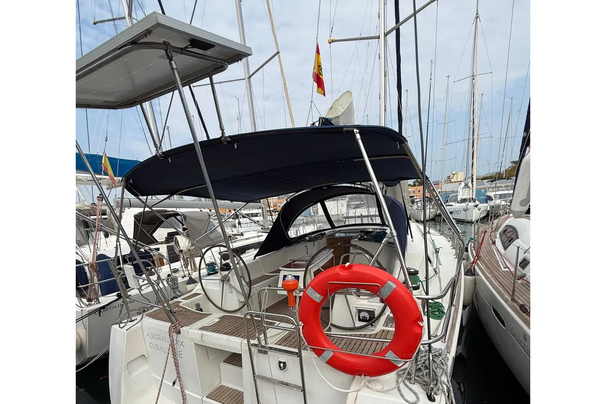 Cockpit of Alboran XXX Cubalibre (Las Galletas), a Beneteau Oceanis 43 sailboat at Elephant Butte Estates, United States