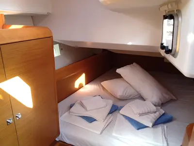 Cabin on Pasithea, a Jeanneau Sun Odyssey 439 sailboat at Volos, Greece