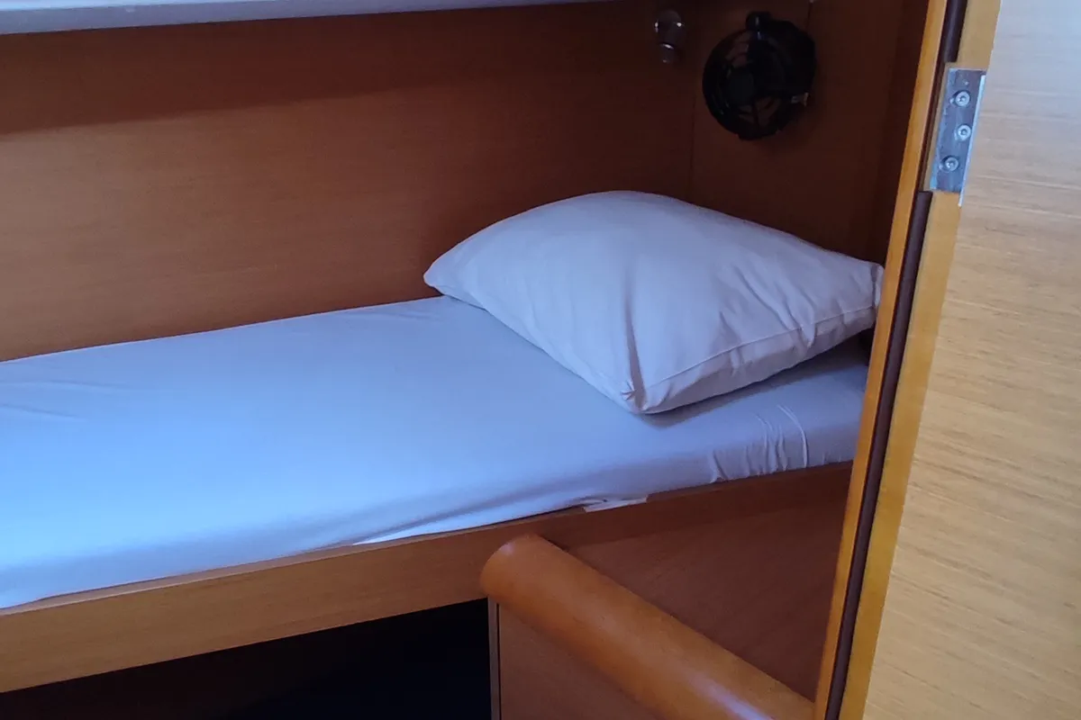 Cabin on Pasithea, a Jeanneau Sun Odyssey 439 sailboat at Volos, Greece