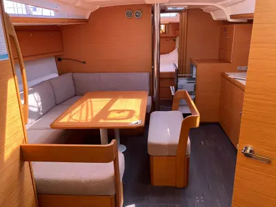 Salon of Pepsi, a Dufour 430 GL sailboat at Tonnarella, Italy