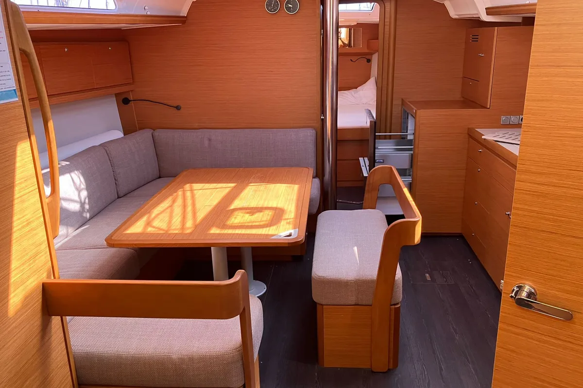 Salon of Pepsi, a Dufour 430 GL sailboat at Tonnarella, Italy