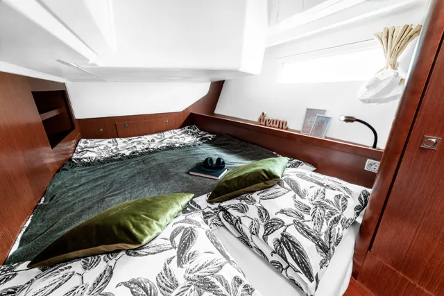 Cabin on Diana, a Beneteau Oceanis 45 sailboat at Grad Šibenik, Croatia